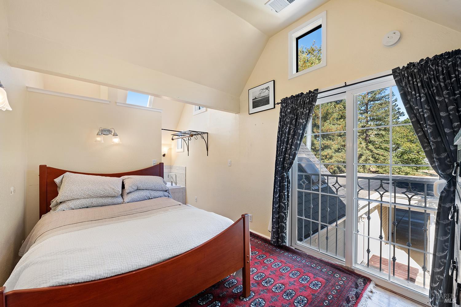 Detail Gallery Image 27 of 65 For 3949 Vine Hill Rd, Sebastopol,  CA 95472 - 5 Beds | 4 Baths