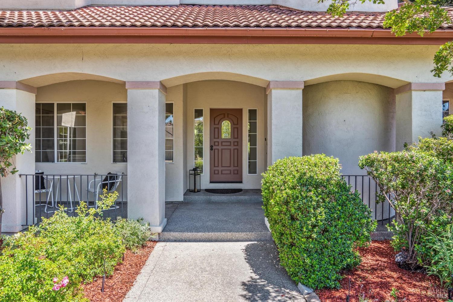 Detail Gallery Image 7 of 89 For 402 Barons Way, Petaluma,  CA 94954 - 4 Beds | 3 Baths