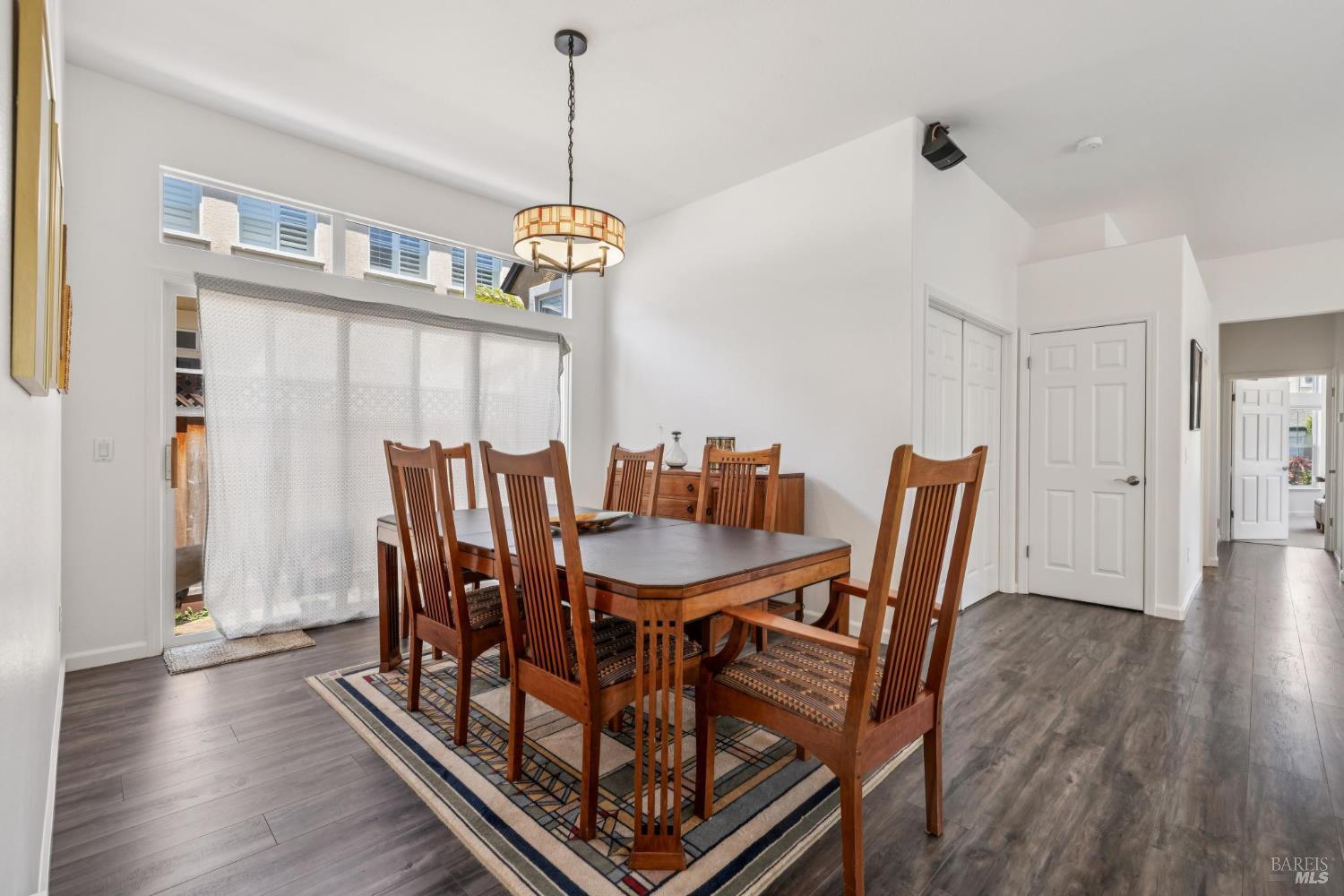 Detail Gallery Image 20 of 51 For 1917 Falcon Ridge Dr, Petaluma,  CA 94954 - 3 Beds | 2 Baths