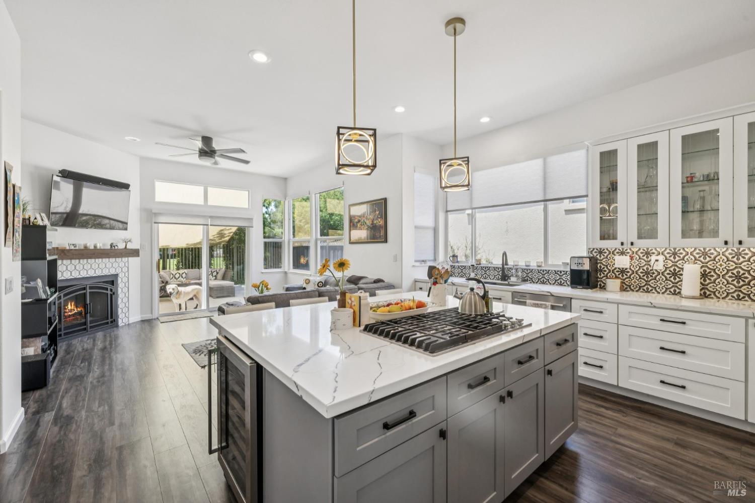 Detail Gallery Image 21 of 51 For 1917 Falcon Ridge Dr, Petaluma,  CA 94954 - 3 Beds | 2 Baths