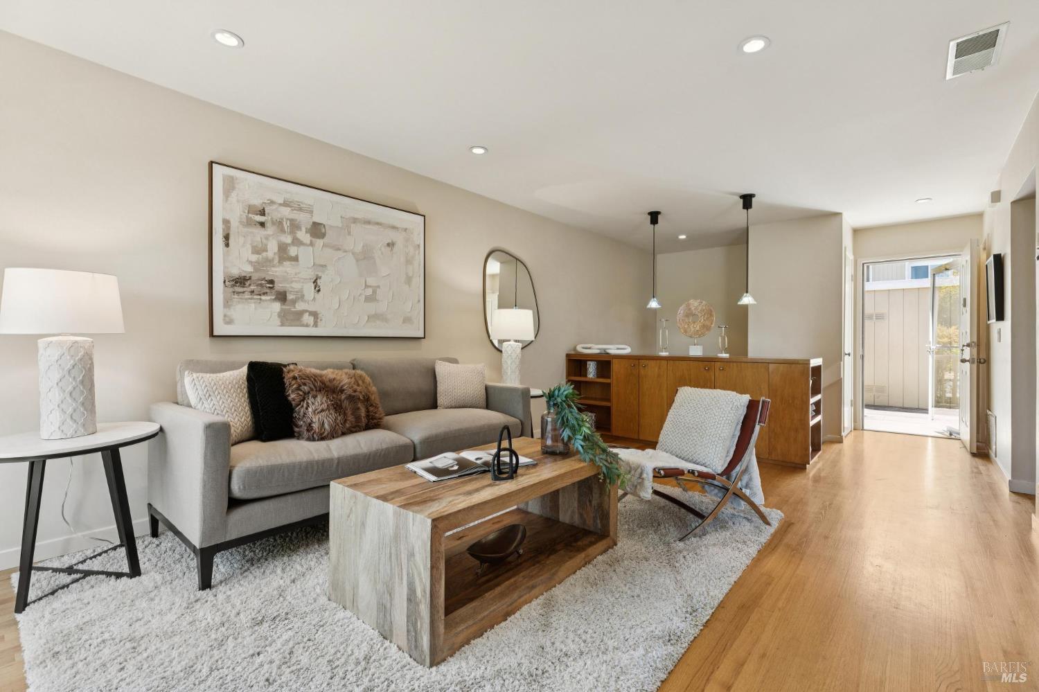 Detail Gallery Image 6 of 38 For 11 Thoreau Cir, Mill Valley,  CA 94941 - 2 Beds | 1/1 Baths