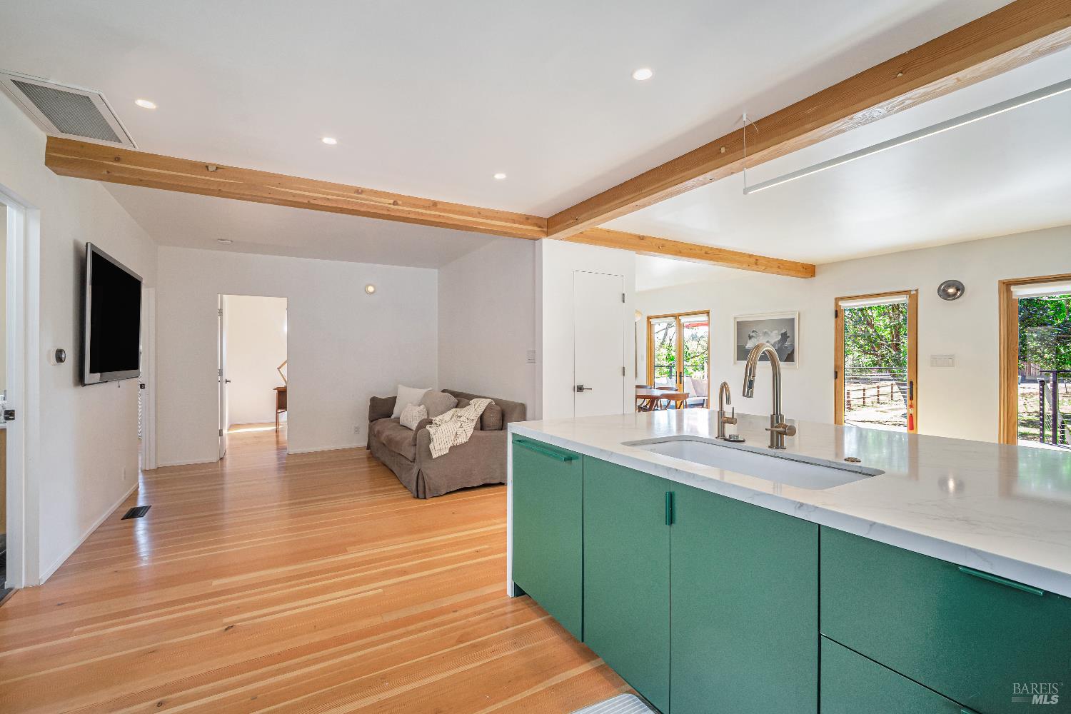 Detail Gallery Image 12 of 34 For 5190 Volkerts Rd, Sebastopol,  CA 95472 - 3 Beds | 2 Baths