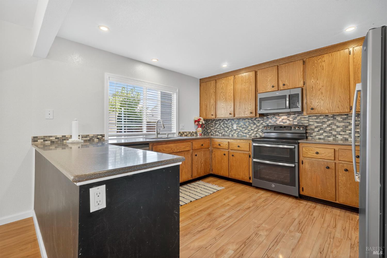 Detail Gallery Image 20 of 46 For 7134 Carillon Ct, Rohnert Park,  CA 94928 - 5 Beds | 2/1 Baths