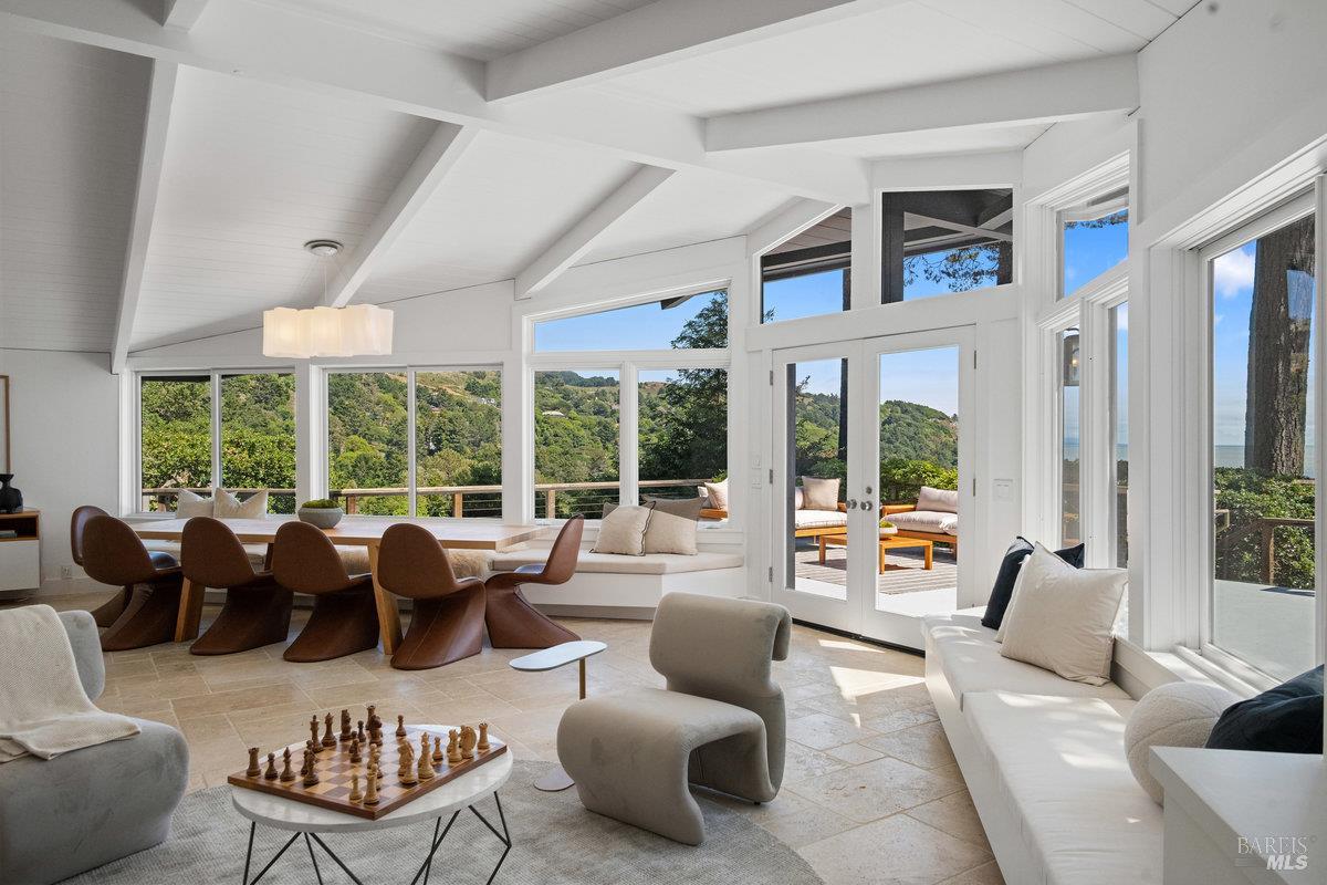 Detail Gallery Image 12 of 99 For 125 Laurel Ave, Stinson Beach,  CA 94970 - 3 Beds | 3 Baths