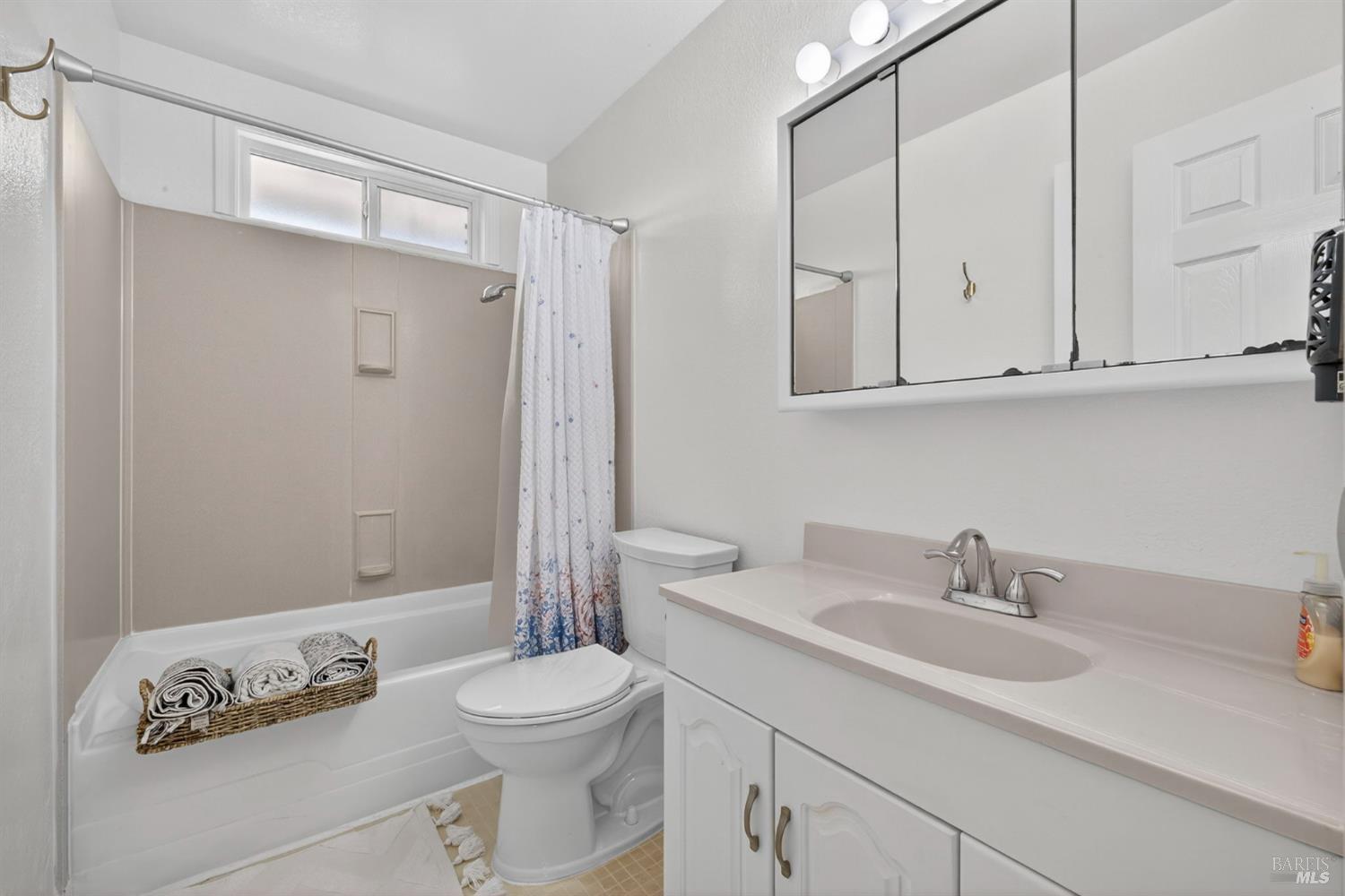Detail Gallery Image 30 of 46 For 7134 Carillon Ct, Rohnert Park,  CA 94928 - 5 Beds | 2/1 Baths
