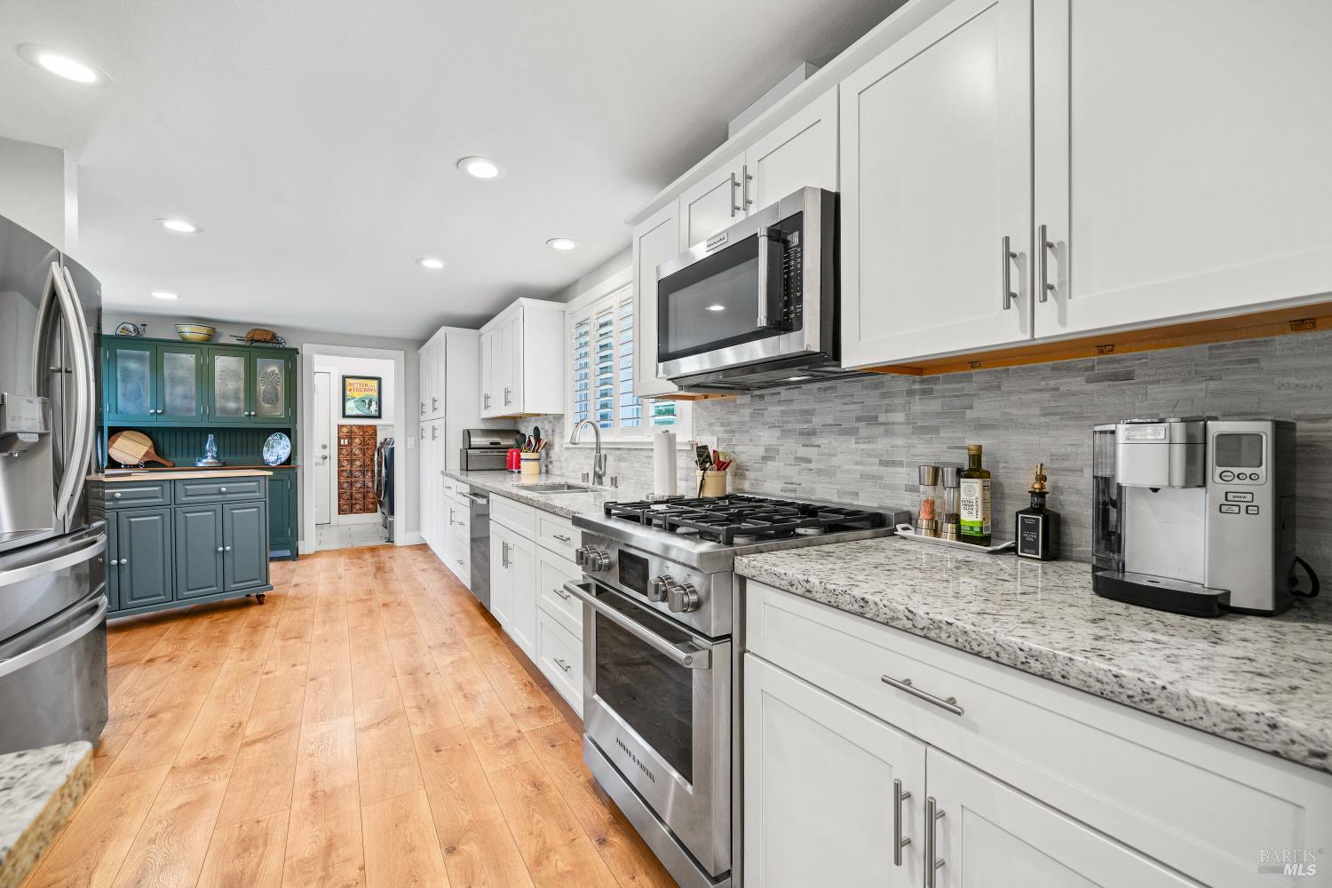 Detail Gallery Image 8 of 44 For 6493 Meadowridge Ct, Santa Rosa,  CA 95409 - 2 Beds | 2 Baths