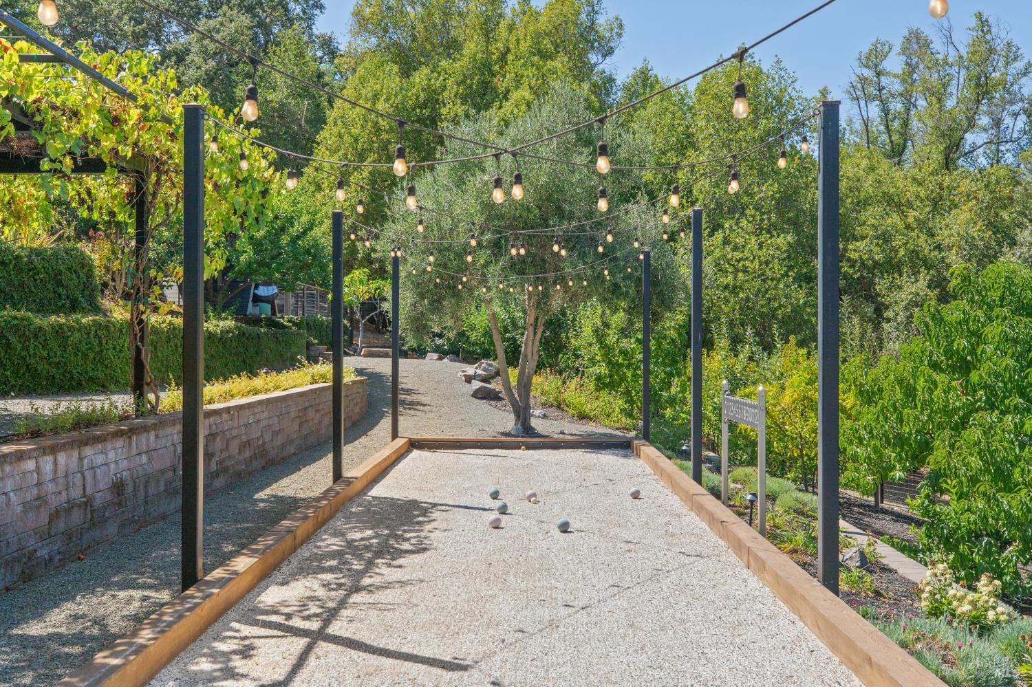 Detail Gallery Image 83 of 96 For 3747 Beartooth Ln, Napa,  CA 94558 - 4 Beds | 3 Baths