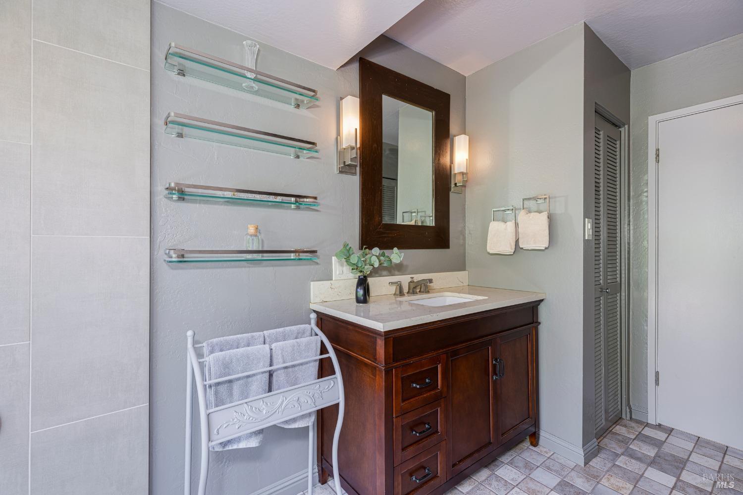 Detail Gallery Image 40 of 74 For 711 Alta Vista Rd, Mill Valley,  CA 94941 - 4 Beds | 2 Baths
