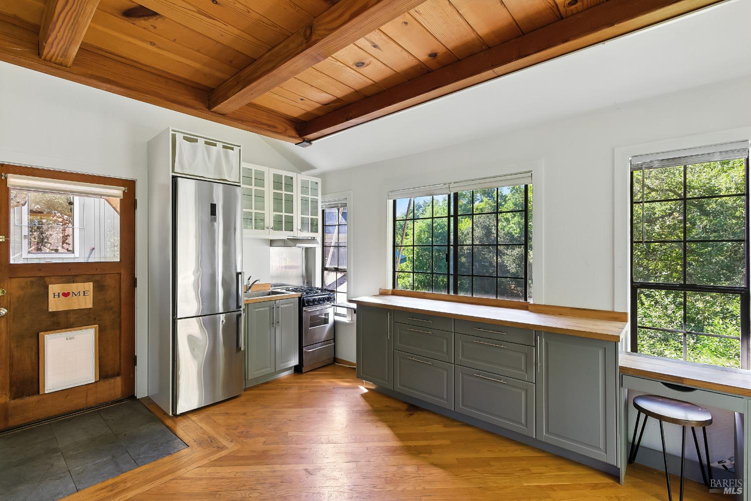Detail Gallery Image 15 of 30 For 183 Laurel Dr, Fairfax,  CA 94930 - 5 Beds | 6 Baths