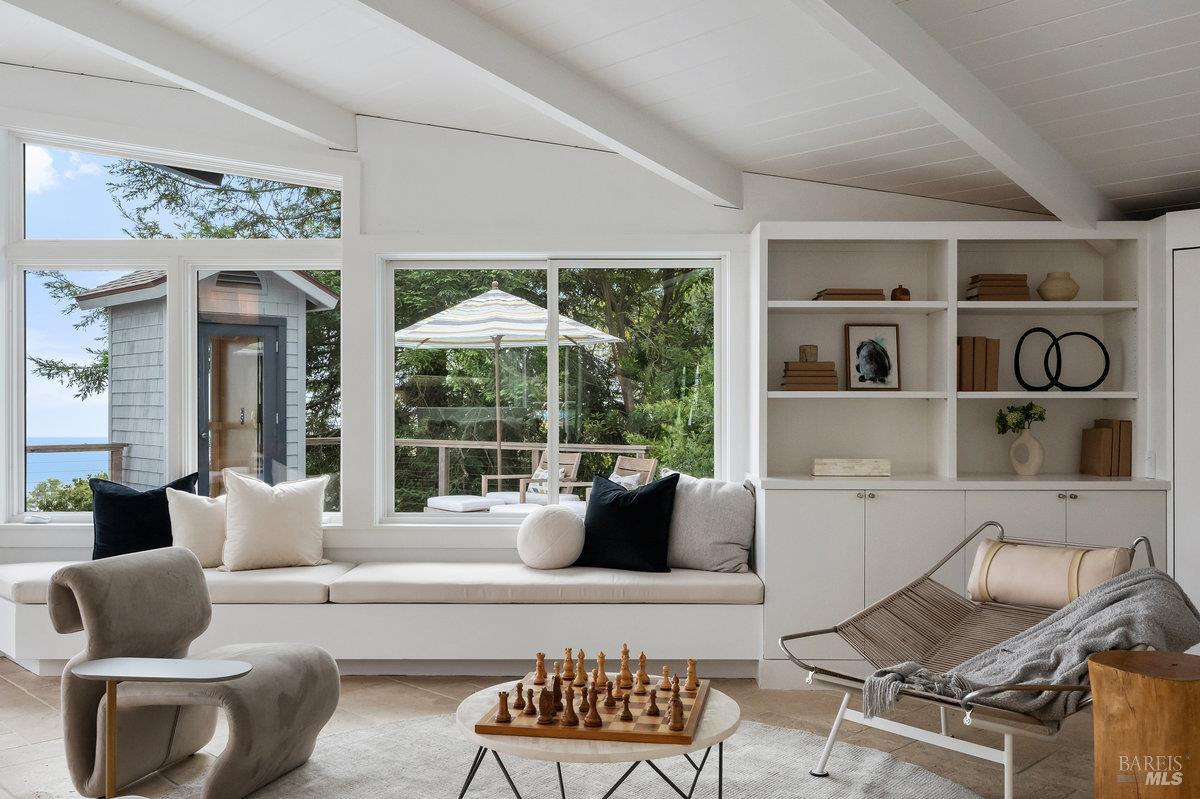 Detail Gallery Image 11 of 99 For 125 Laurel Ave, Stinson Beach,  CA 94970 - 3 Beds | 3 Baths
