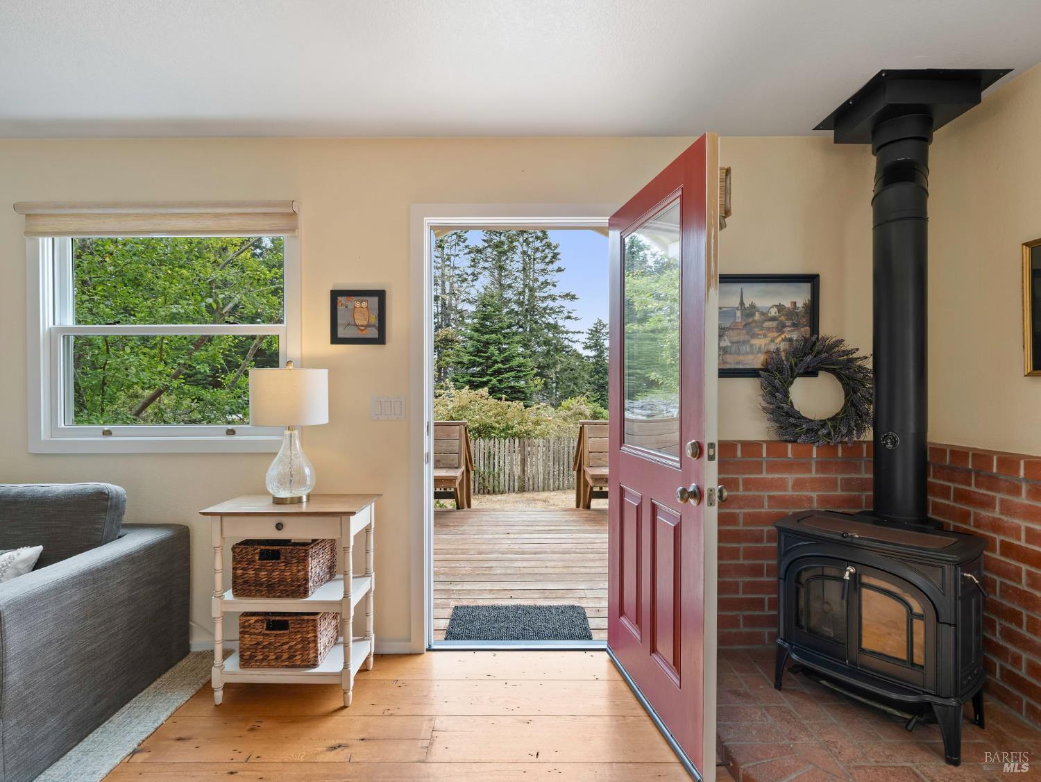 Detail Gallery Image 4 of 41 For 10392 Hills Rd, Mendocino,  CA 95460 - 2 Beds | 1 Baths