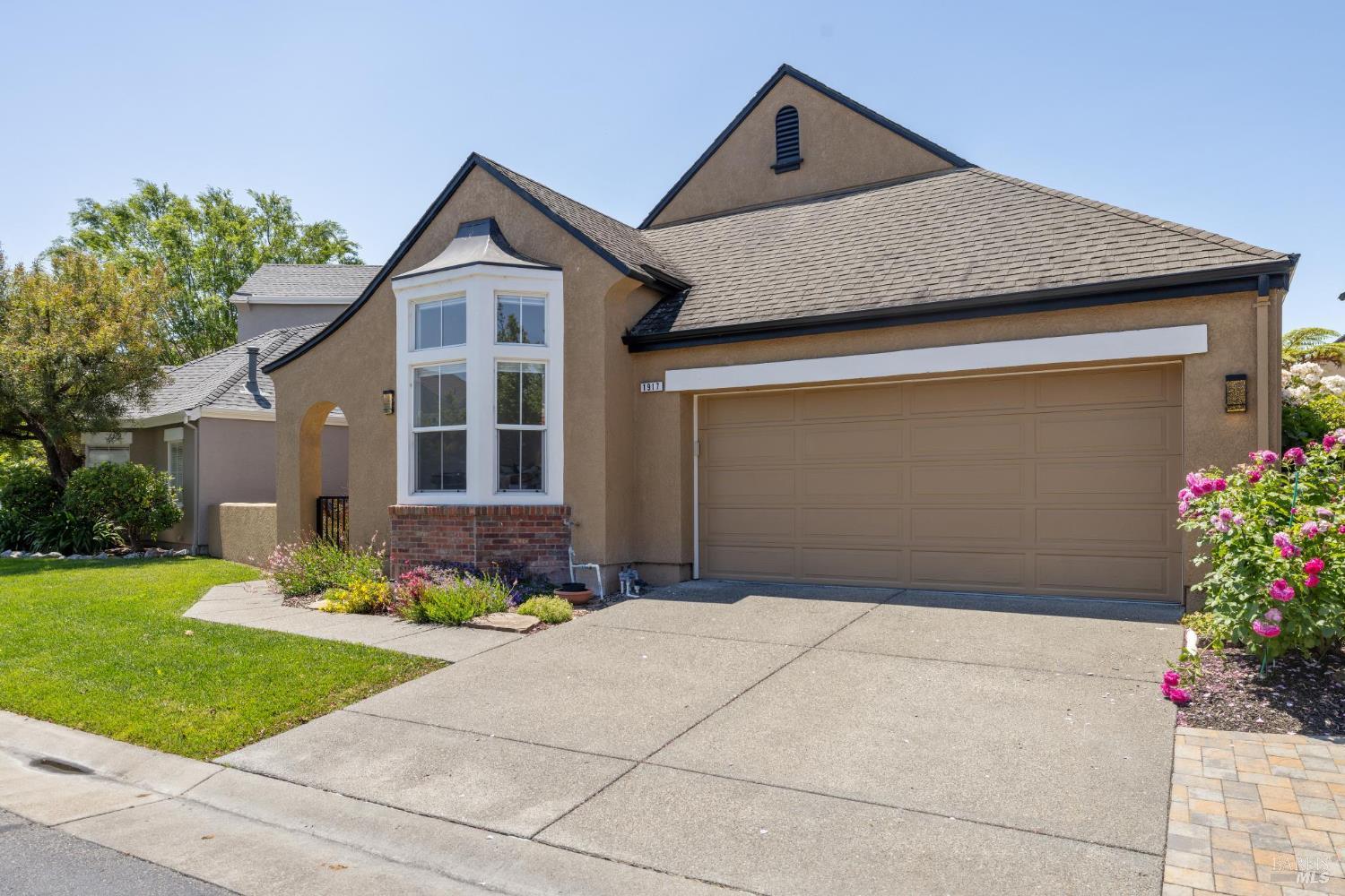 Detail Gallery Image 4 of 51 For 1917 Falcon Ridge Dr, Petaluma,  CA 94954 - 3 Beds | 2 Baths