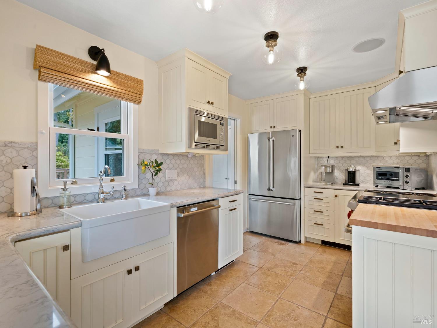 Detail Gallery Image 14 of 41 For 10392 Hills Rd, Mendocino,  CA 95460 - 2 Beds | 1 Baths