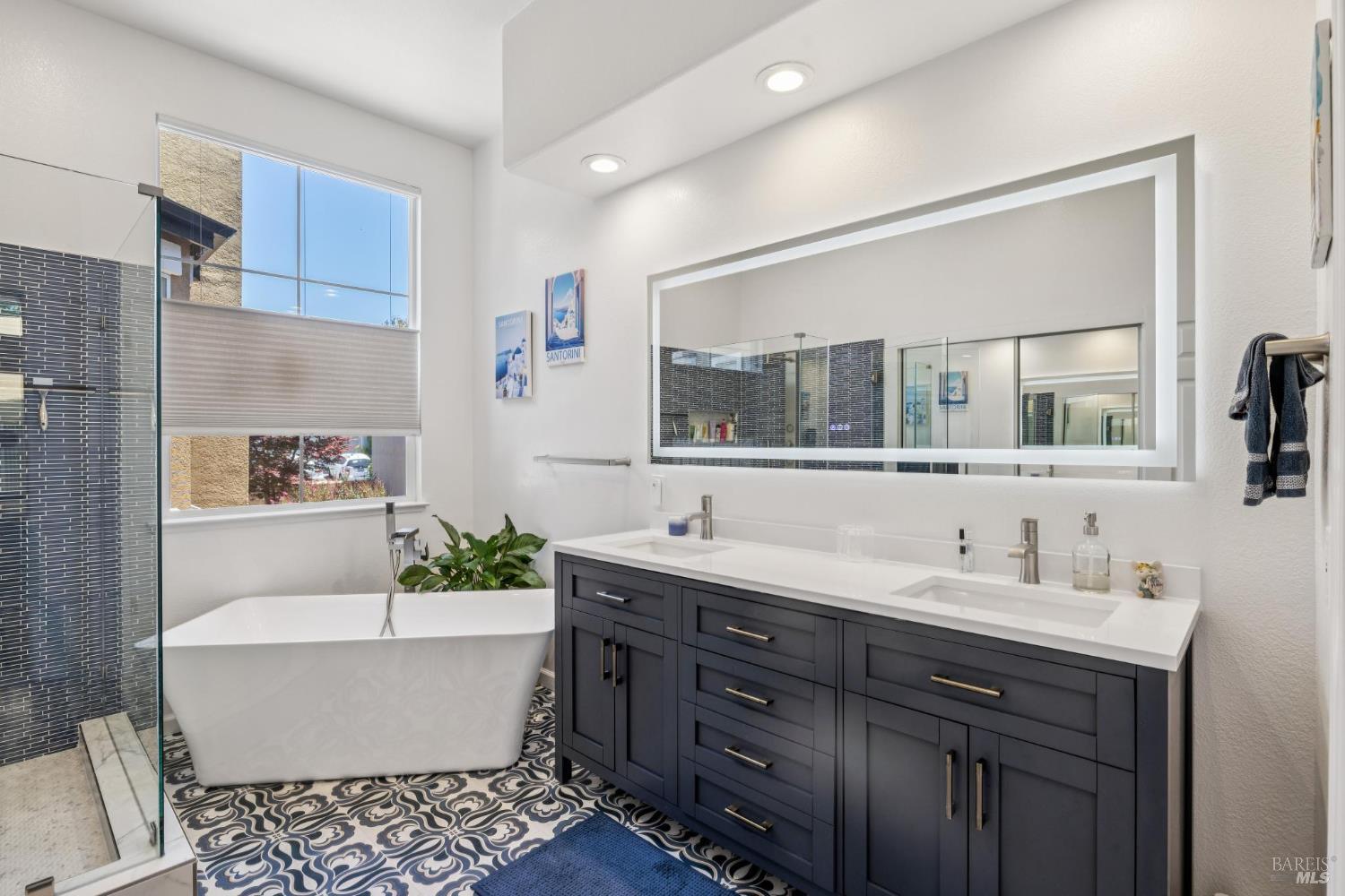 Detail Gallery Image 36 of 51 For 1917 Falcon Ridge Dr, Petaluma,  CA 94954 - 3 Beds | 2 Baths