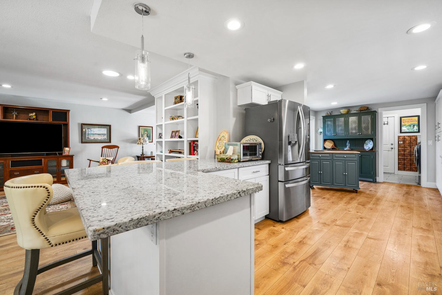 Detail Gallery Image 7 of 44 For 6493 Meadowridge Ct, Santa Rosa,  CA 95409 - 2 Beds | 2 Baths