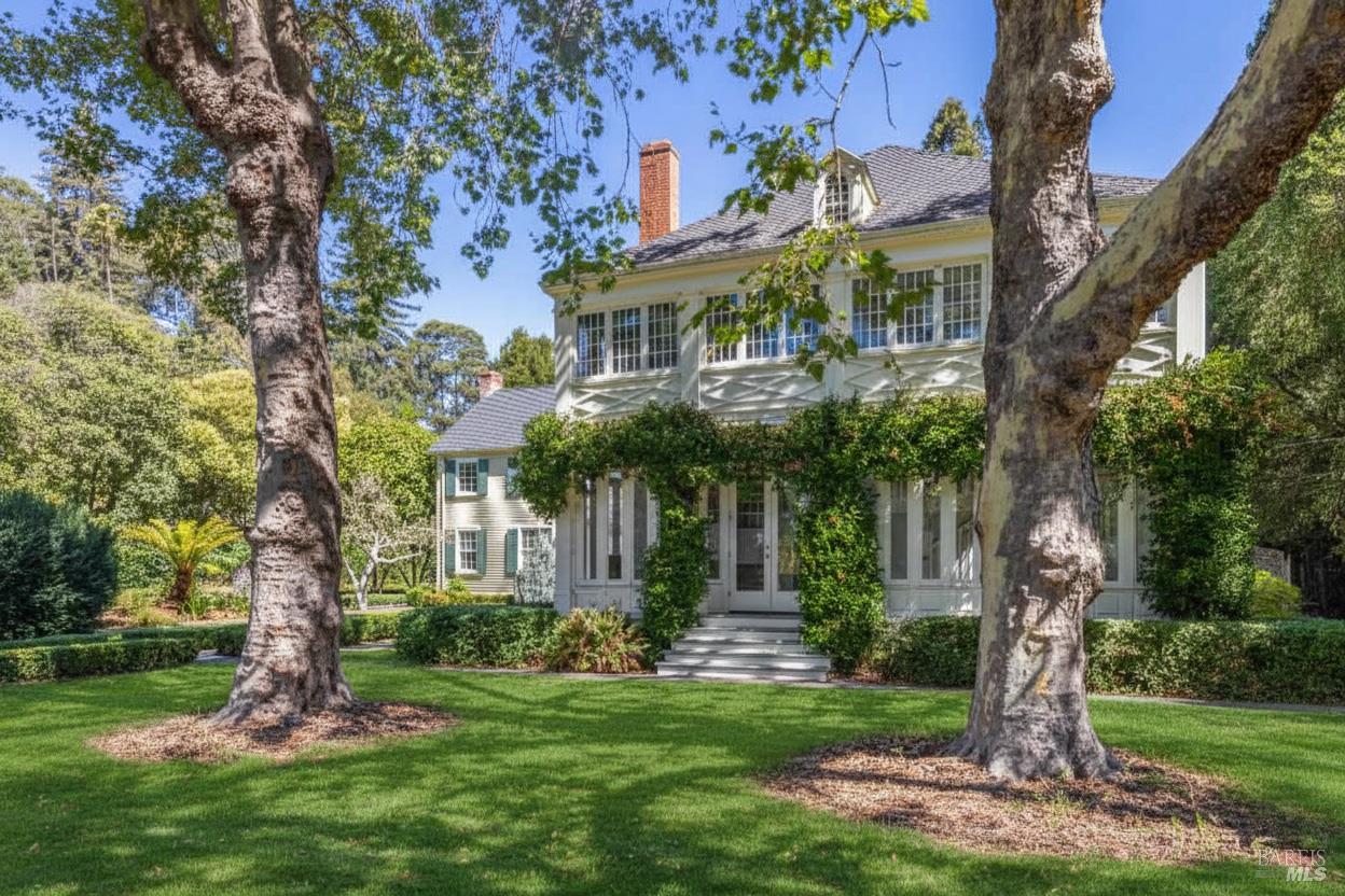 Detail Gallery Image 3 of 30 For 226 Magnolia Ave, San Rafael,  CA 94901 - 13 Beds | 2/2 Baths