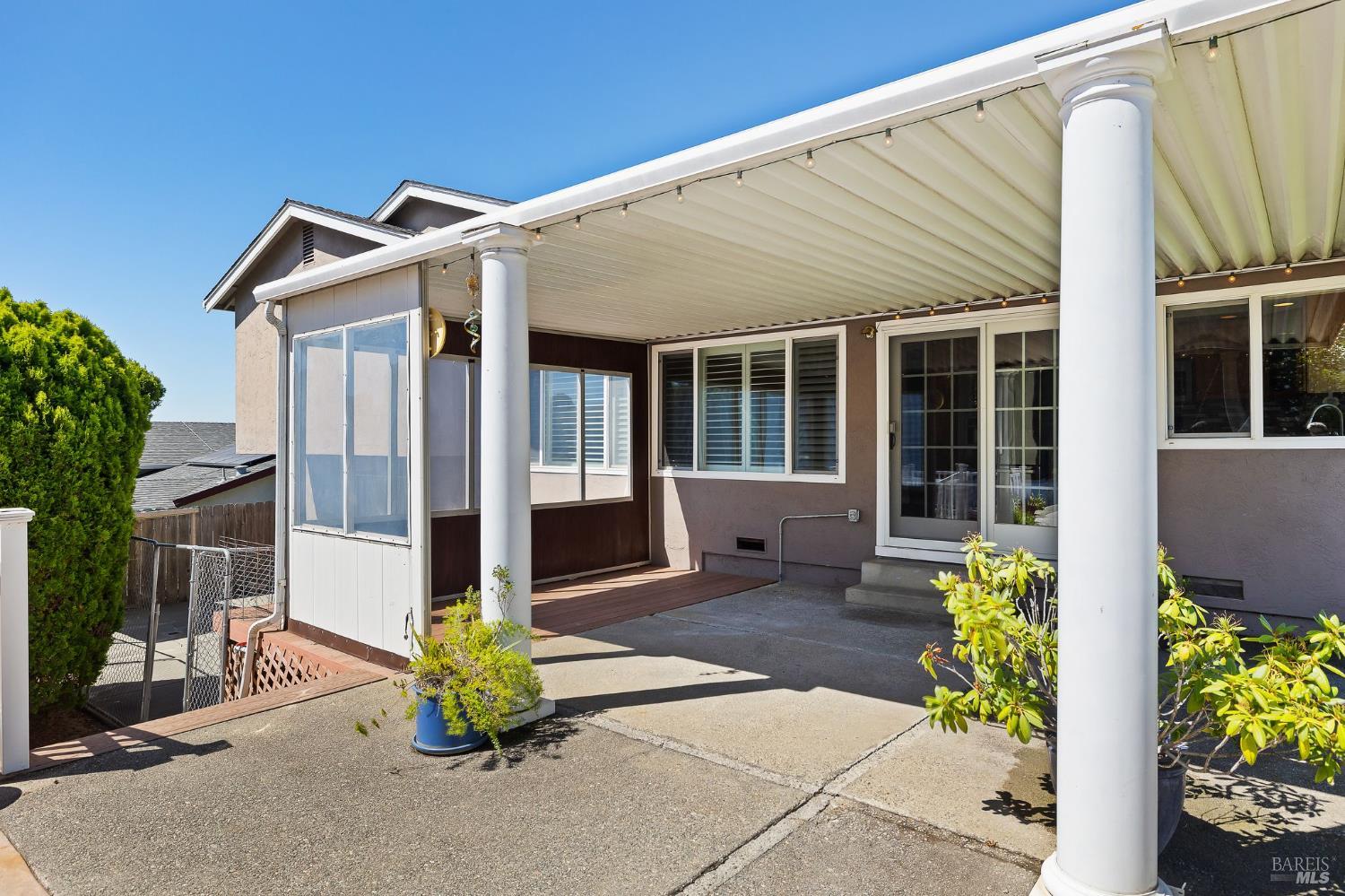 Detail Gallery Image 39 of 58 For 132 Chelsea Hills Dr, Benicia,  CA 94510 - 3 Beds | 2 Baths