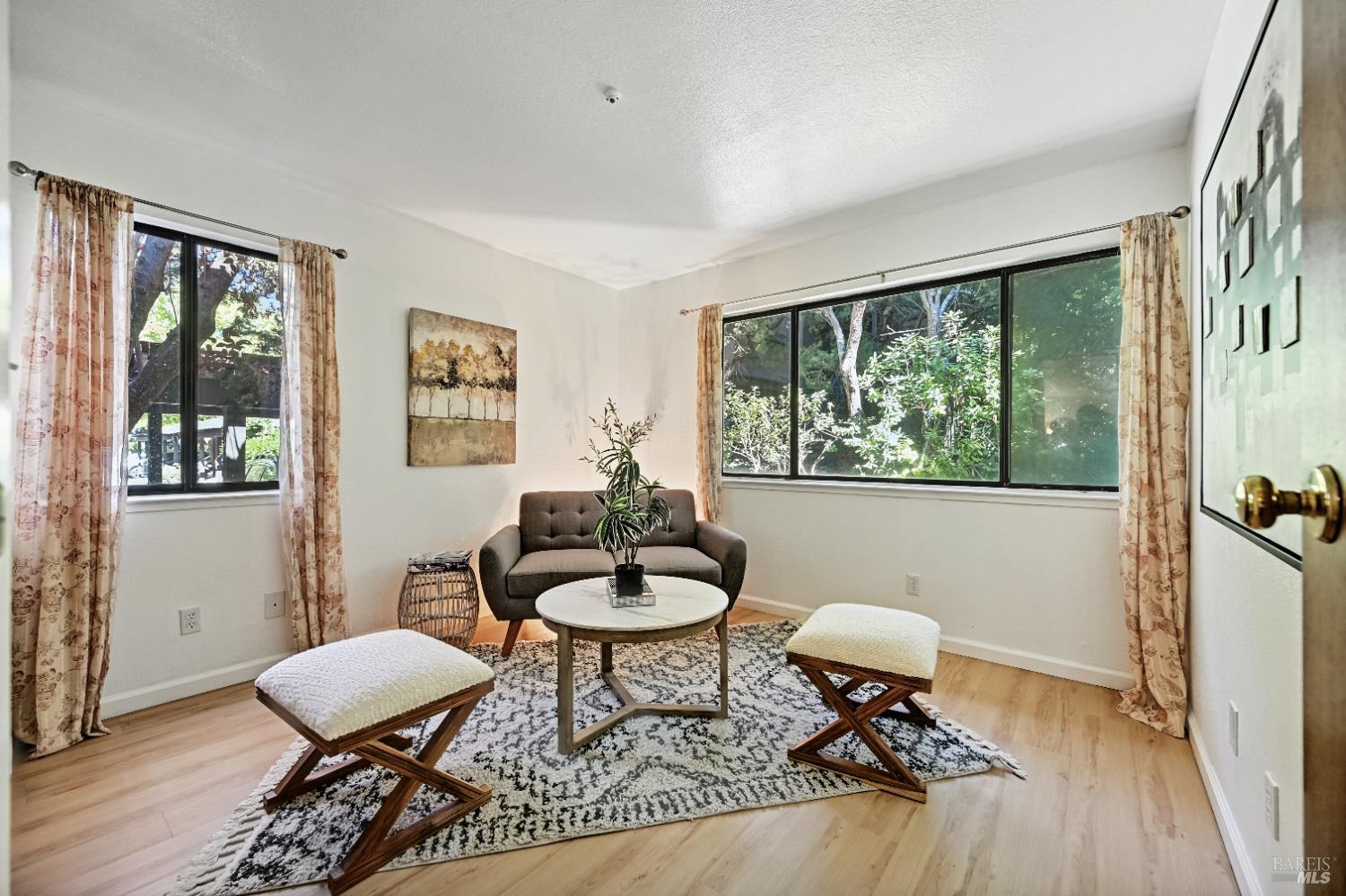 Detail Gallery Image 13 of 38 For 43 Creek Ct, Cotati,  CA 94931 - 2 Beds | 1 Baths