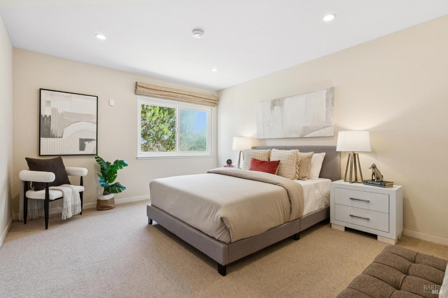 Detail Gallery Image 24 of 38 For 11 Thoreau Cir, Mill Valley,  CA 94941 - 2 Beds | 1/1 Baths