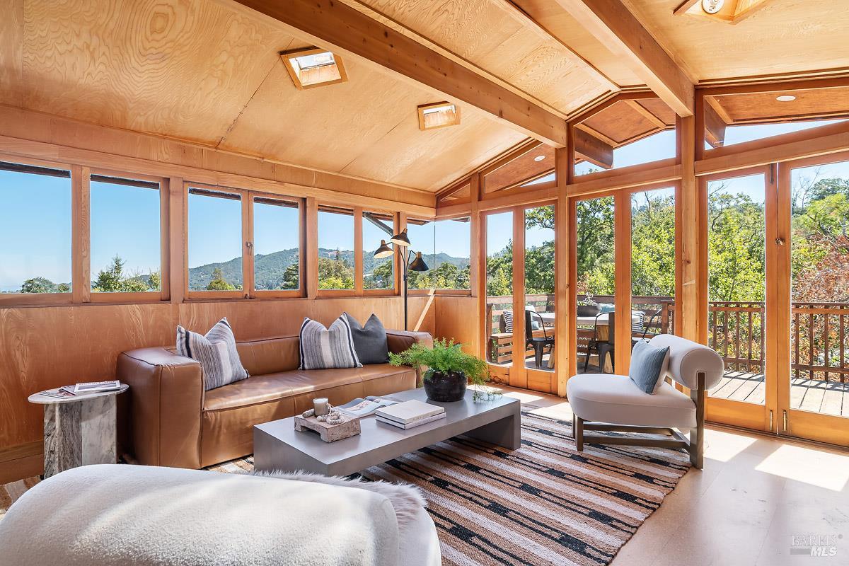 Detail Gallery Image 7 of 52 For 12 Indian Rd, San Rafael,  CA 94903 - 3 Beds | 1 Baths