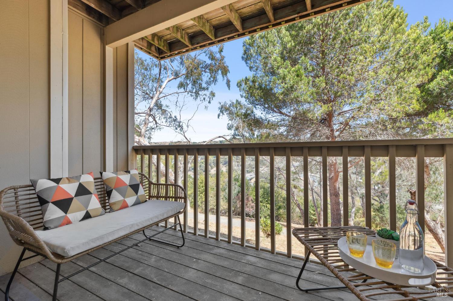 Detail Gallery Image 19 of 38 For 11 Thoreau Cir, Mill Valley,  CA 94941 - 2 Beds | 1/1 Baths