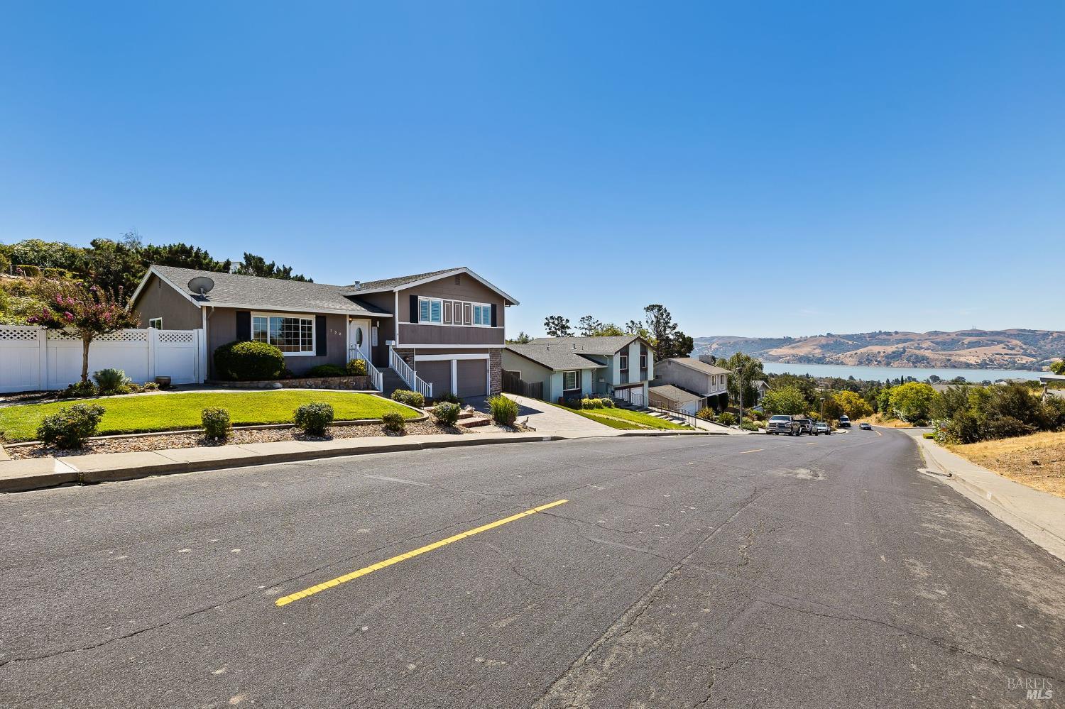 Detail Gallery Image 3 of 58 For 132 Chelsea Hills Dr, Benicia,  CA 94510 - 3 Beds | 2 Baths
