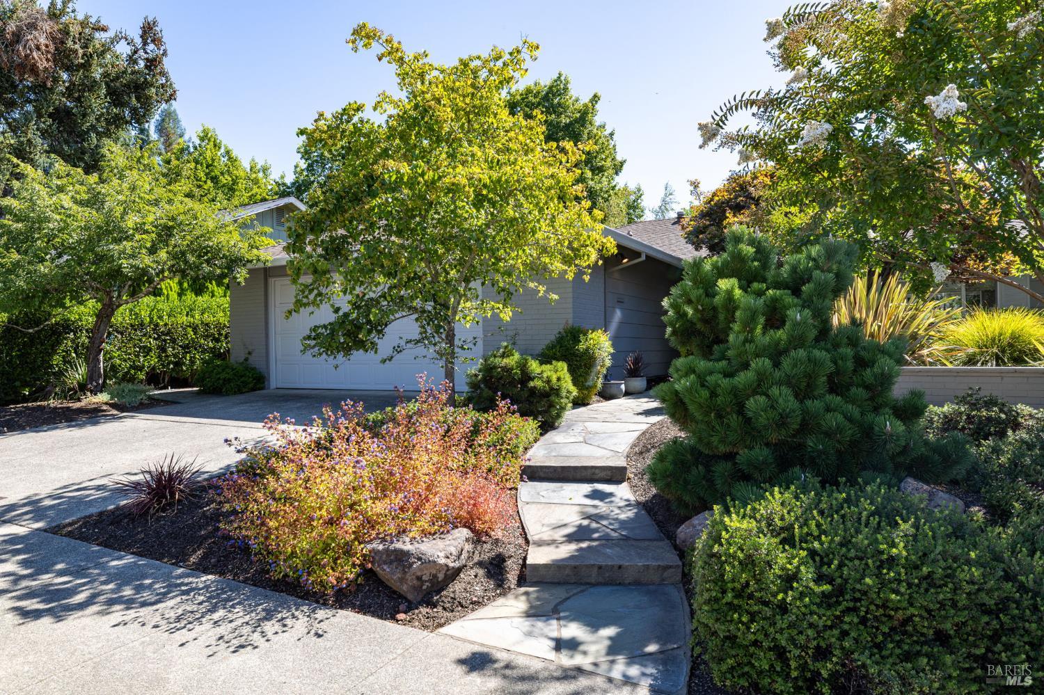 Detail Gallery Image 3 of 61 For 6 Pin Oak Pl, Santa Rosa,  CA 95409 - 2 Beds | 2 Baths