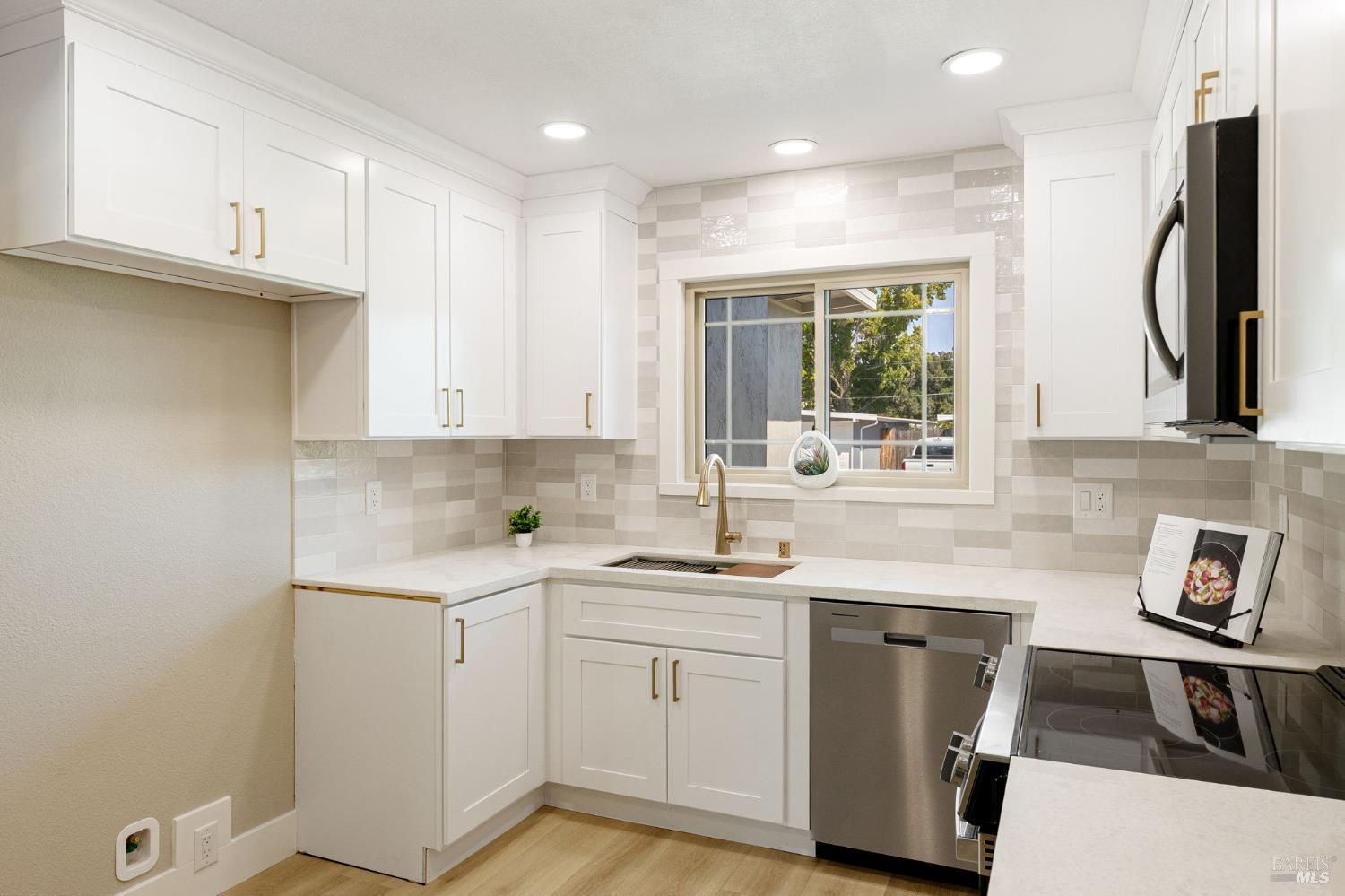 Detail Gallery Image 12 of 33 For 242 Arbor St, Vacaville,  CA 95688 - 3 Beds | 2 Baths
