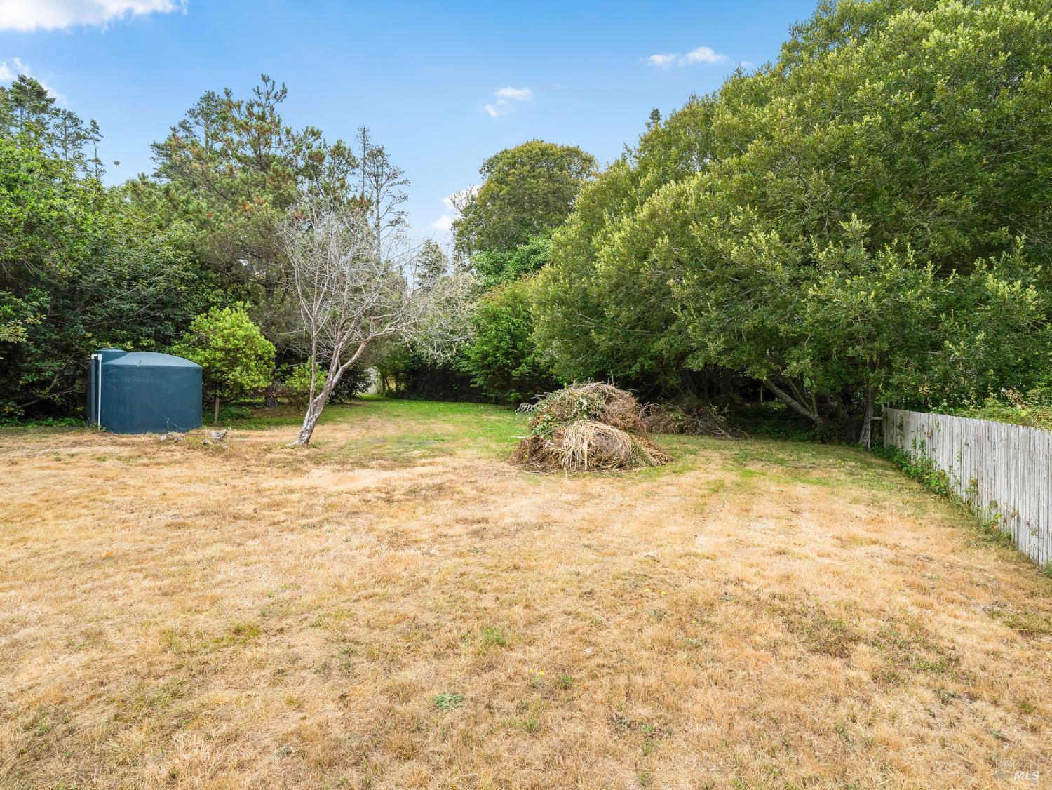 Detail Gallery Image 35 of 41 For 10392 Hills Rd, Mendocino,  CA 95460 - 2 Beds | 1 Baths