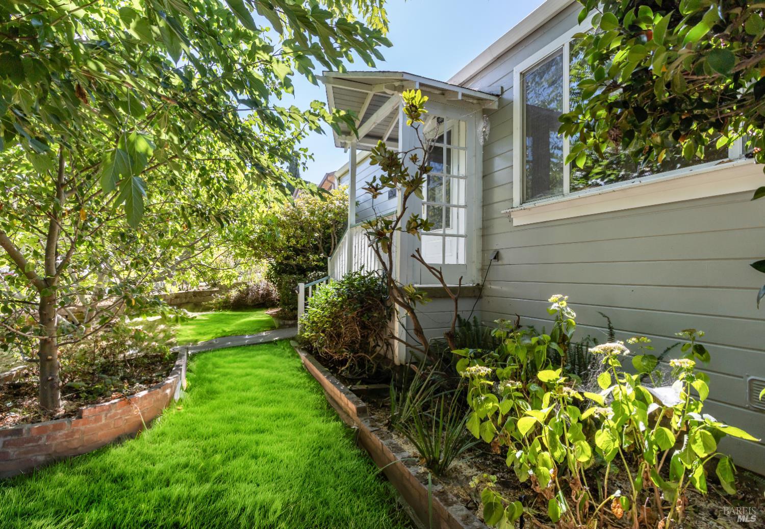 Detail Gallery Image 2 of 32 For 127 Hill Dr, Vallejo,  CA 94590 - 3 Beds | 1 Baths