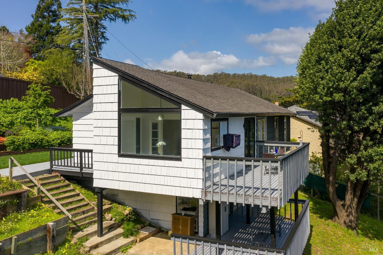 Detail Gallery Image 13 of 74 For 711 Alta Vista Rd, Mill Valley,  CA 94941 - 4 Beds | 2 Baths