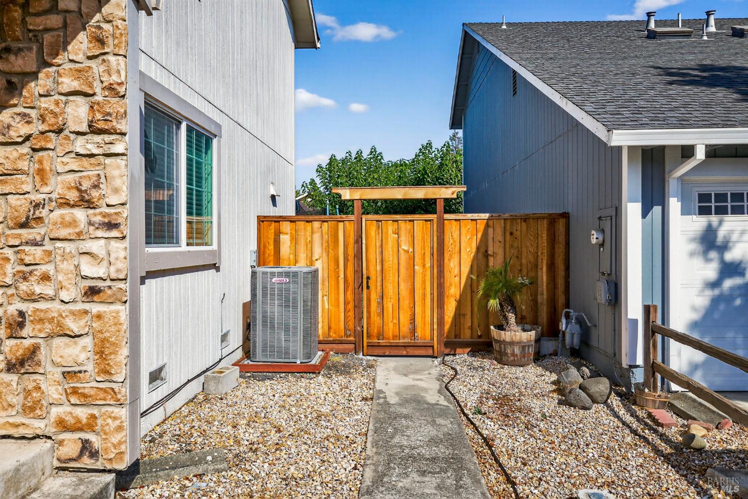 Detail Gallery Image 6 of 46 For 7134 Carillon Ct, Rohnert Park,  CA 94928 - 5 Beds | 2/1 Baths