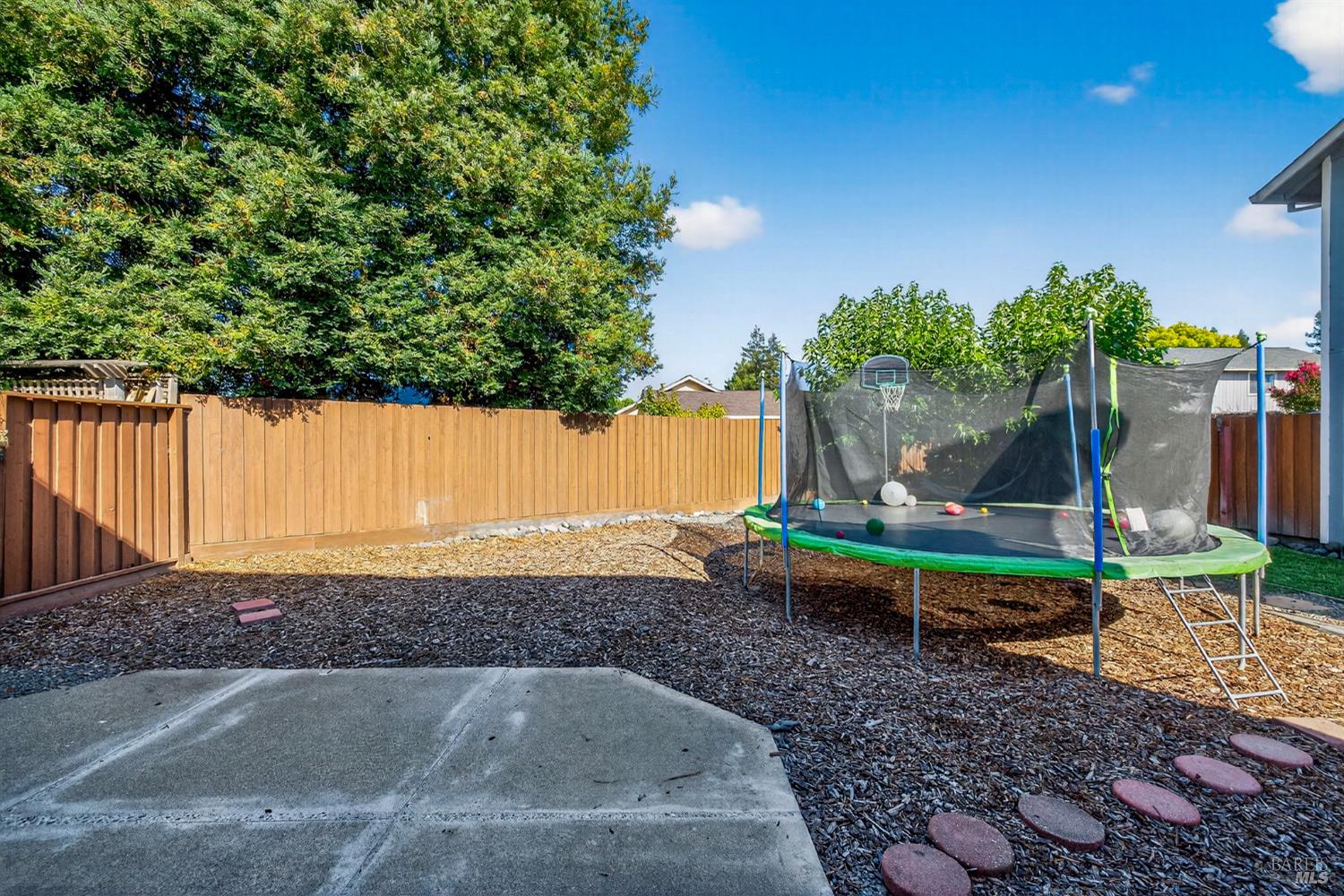 Detail Gallery Image 38 of 46 For 7134 Carillon Ct, Rohnert Park,  CA 94928 - 5 Beds | 2/1 Baths