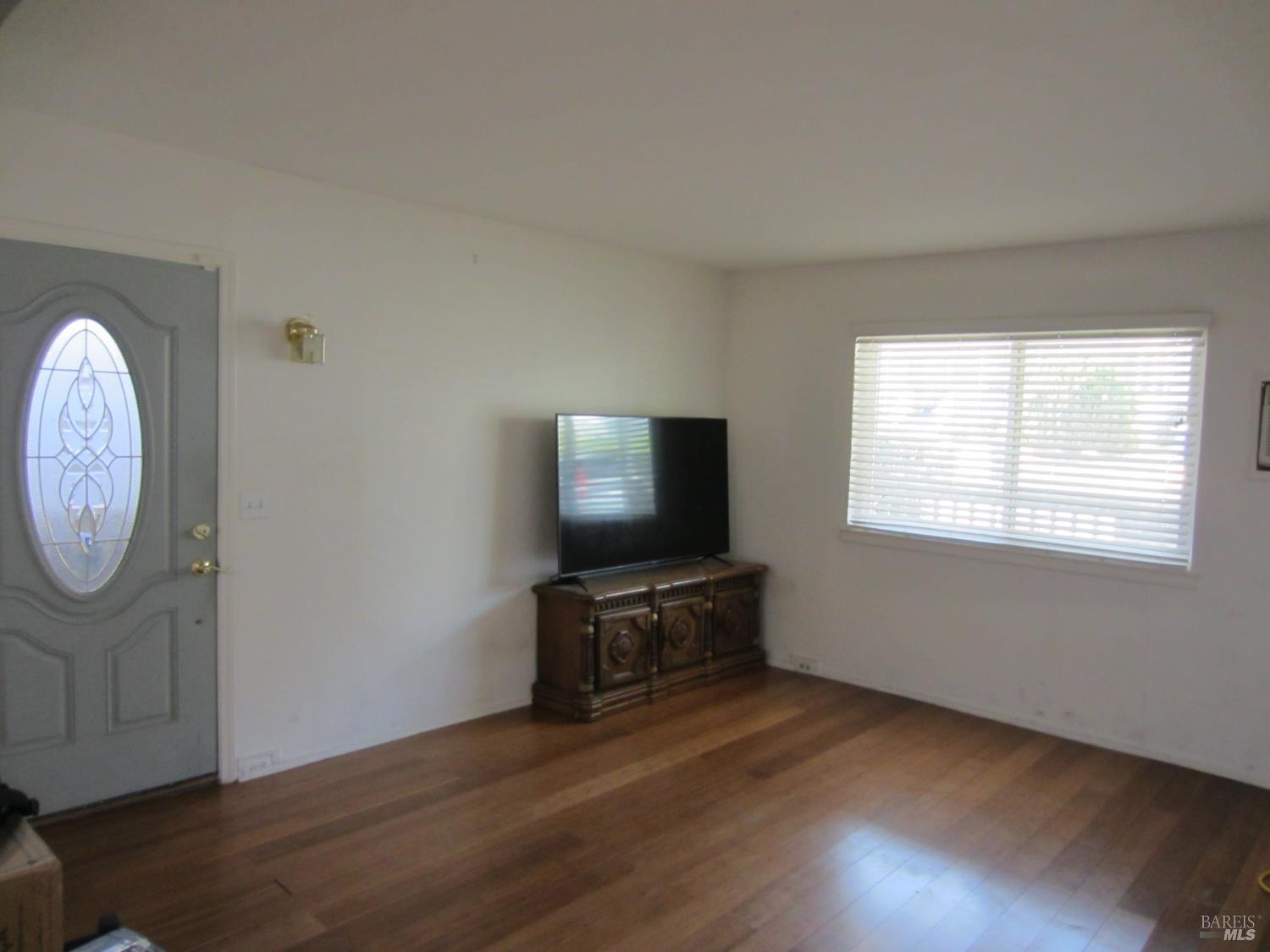 Detail Gallery Image 3 of 15 For 514 Montezuma St, Rio Vista,  CA 94571 - 2 Beds | 2 Baths