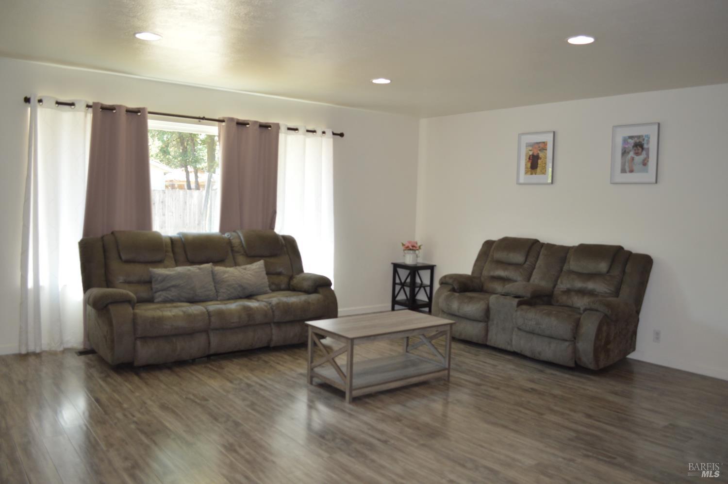 Detail Gallery Image 9 of 32 For 349 Washington Ave, Ukiah,  CA 95482 - 3 Beds | 2 Baths