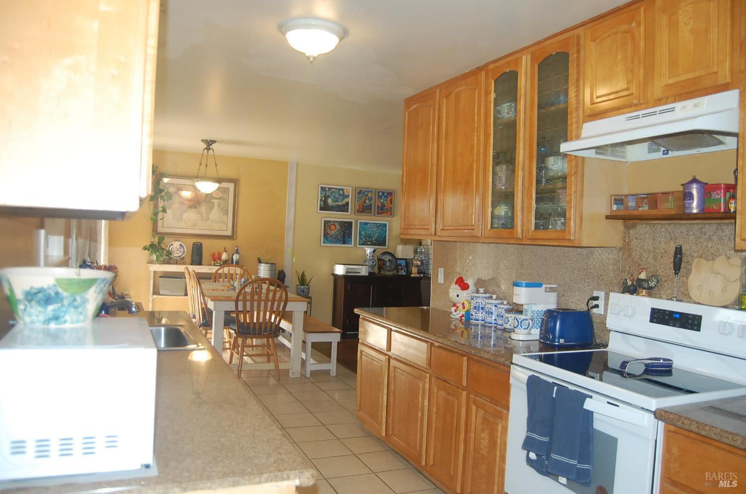 Detail Gallery Image 9 of 17 For 249 Howard Ave, Vallejo,  CA 94589 - 3 Beds | 2 Baths