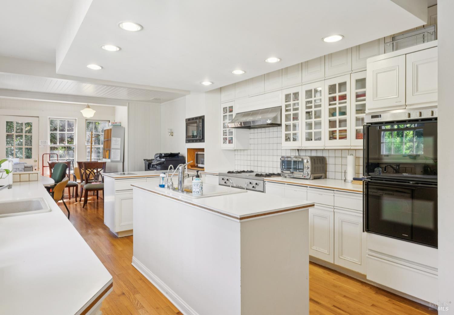 Detail Gallery Image 12 of 30 For 226 Magnolia Ave, San Rafael,  CA 94901 - 13 Beds | 2/2 Baths