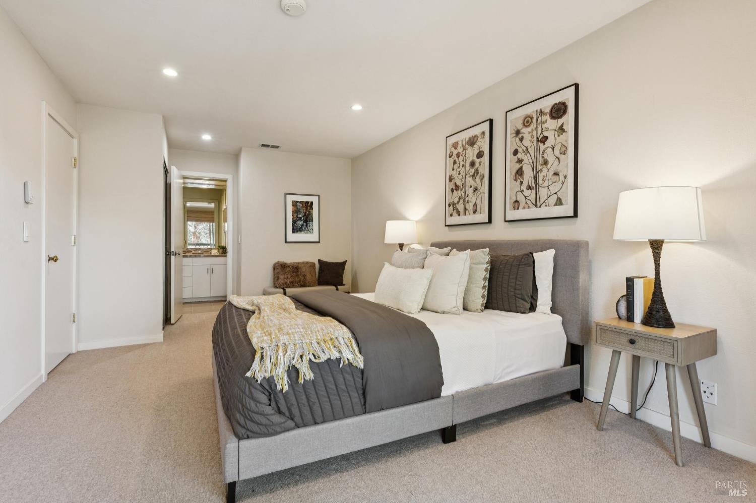 Detail Gallery Image 20 of 38 For 11 Thoreau Cir, Mill Valley,  CA 94941 - 2 Beds | 1/1 Baths