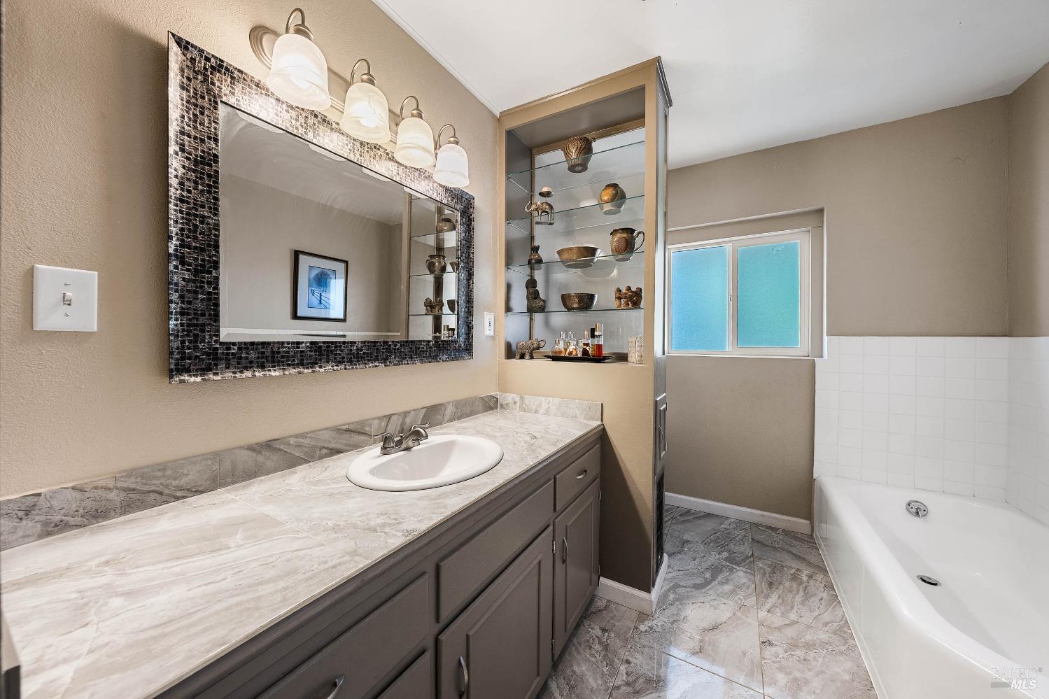 Detail Gallery Image 23 of 76 For 465 Hillcrest Dr, Lakeport,  CA 95453 - 3 Beds | 1/2 Baths