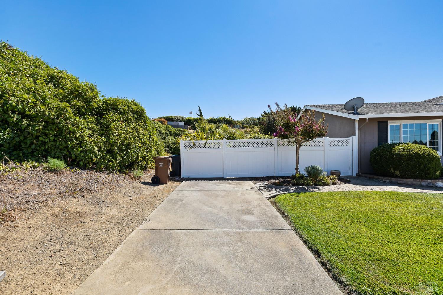 Detail Gallery Image 48 of 58 For 132 Chelsea Hills Dr, Benicia,  CA 94510 - 3 Beds | 2 Baths