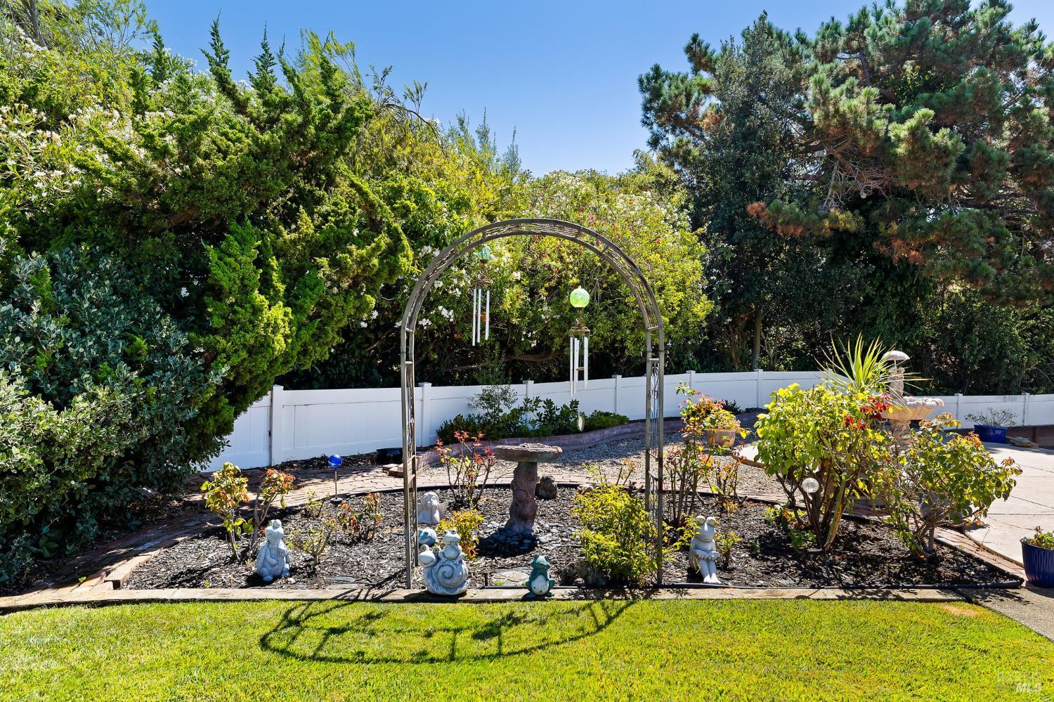 Detail Gallery Image 37 of 58 For 132 Chelsea Hills Dr, Benicia,  CA 94510 - 3 Beds | 2 Baths
