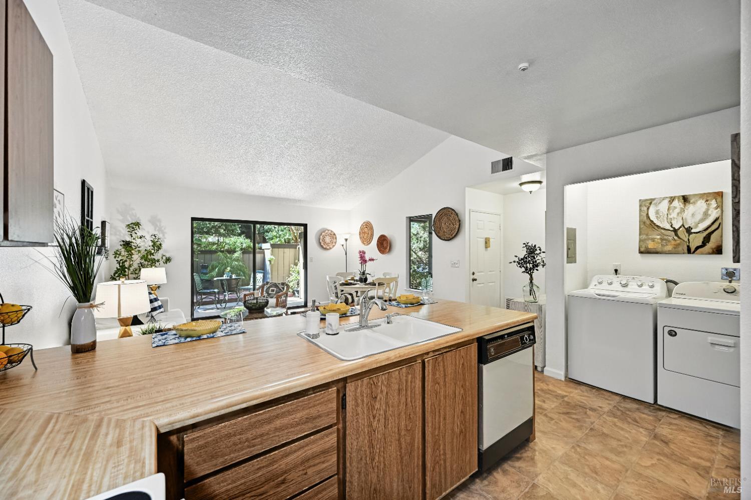 Detail Gallery Image 18 of 38 For 43 Creek Ct, Cotati,  CA 94931 - 2 Beds | 1 Baths