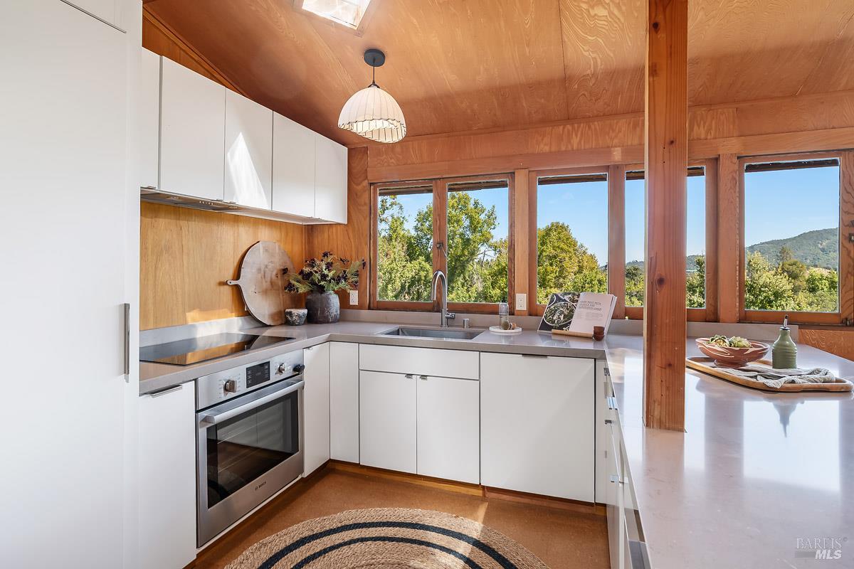 Detail Gallery Image 15 of 52 For 12 Indian Rd, San Rafael,  CA 94903 - 3 Beds | 1 Baths