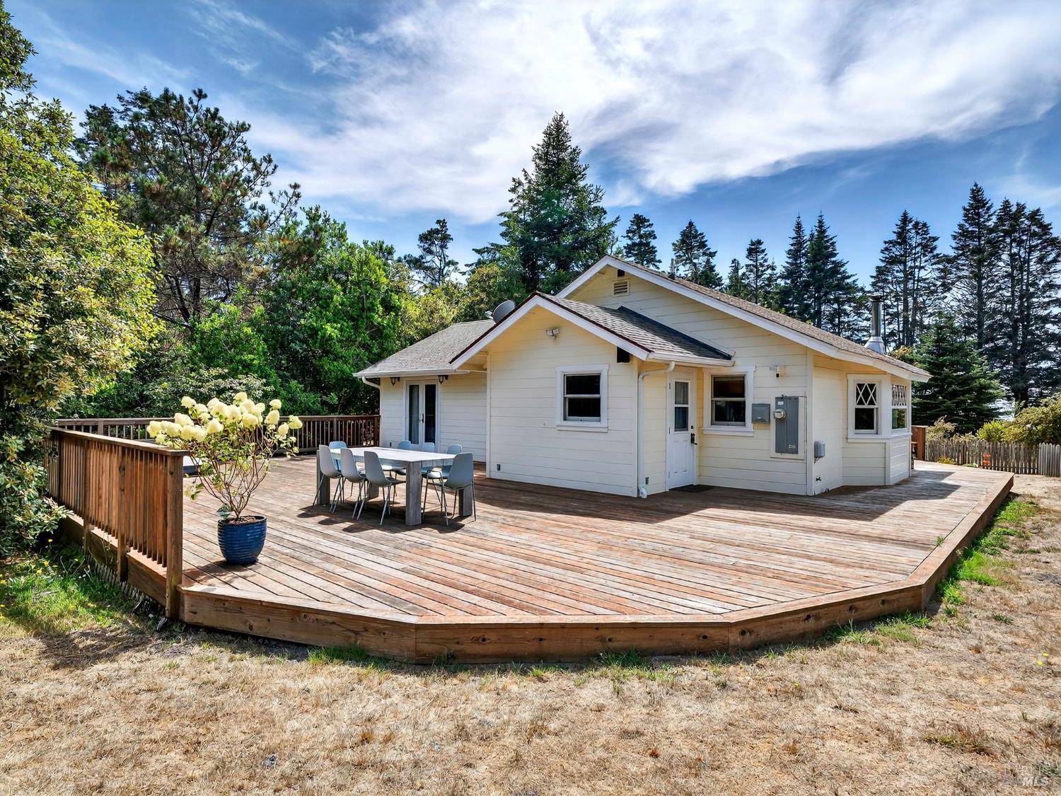 Detail Gallery Image 27 of 41 For 10392 Hills Rd, Mendocino,  CA 95460 - 2 Beds | 1 Baths