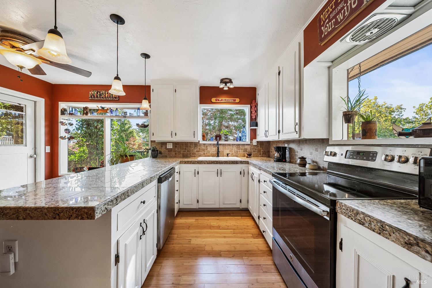 Detail Gallery Image 10 of 76 For 465 Hillcrest Dr, Lakeport,  CA 95453 - 3 Beds | 1/2 Baths