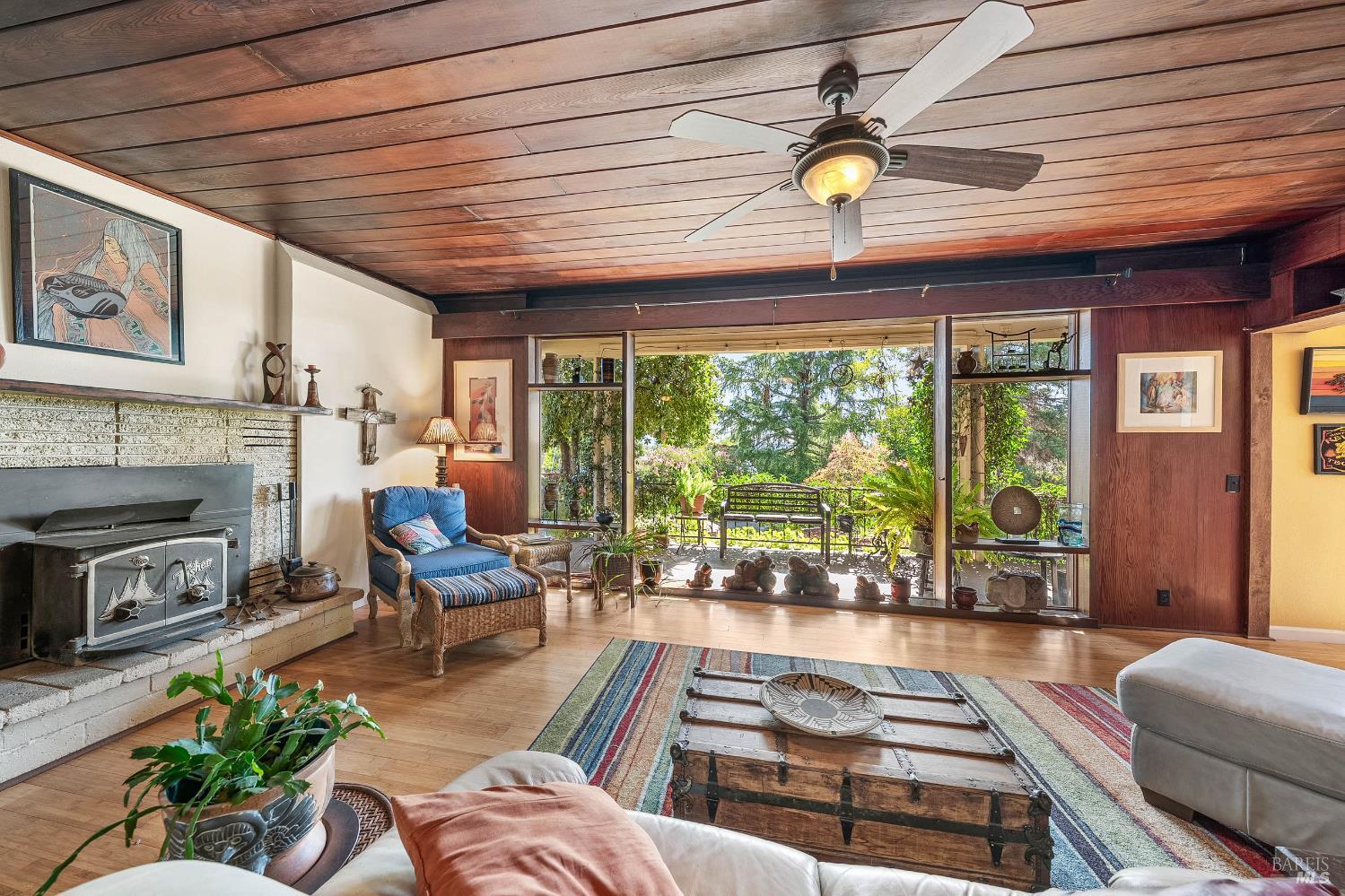 Detail Gallery Image 5 of 76 For 465 Hillcrest Dr, Lakeport,  CA 95453 - 3 Beds | 1/2 Baths