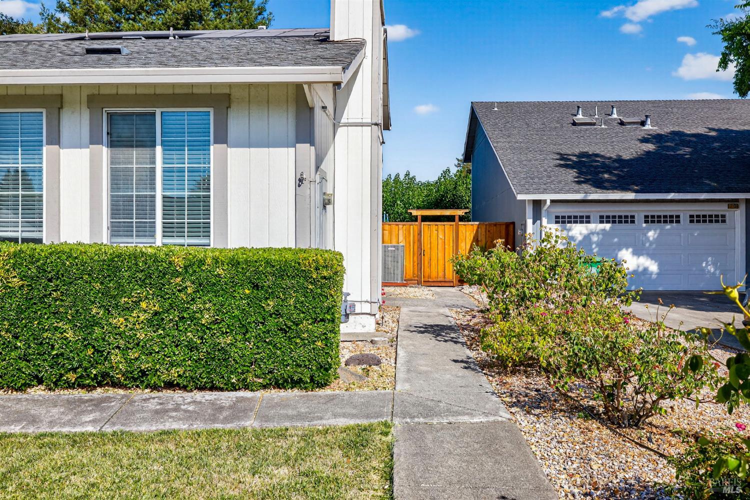Detail Gallery Image 5 of 46 For 7134 Carillon Ct, Rohnert Park,  CA 94928 - 5 Beds | 2/1 Baths
