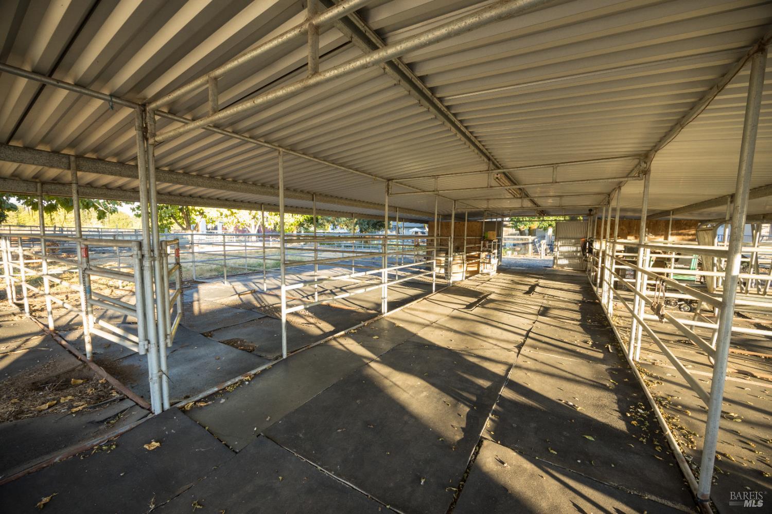 Detail Gallery Image 5 of 75 For 4100 Bisordi Ln, Santa Rosa,  CA 95439 - 5 Beds | 5 Baths