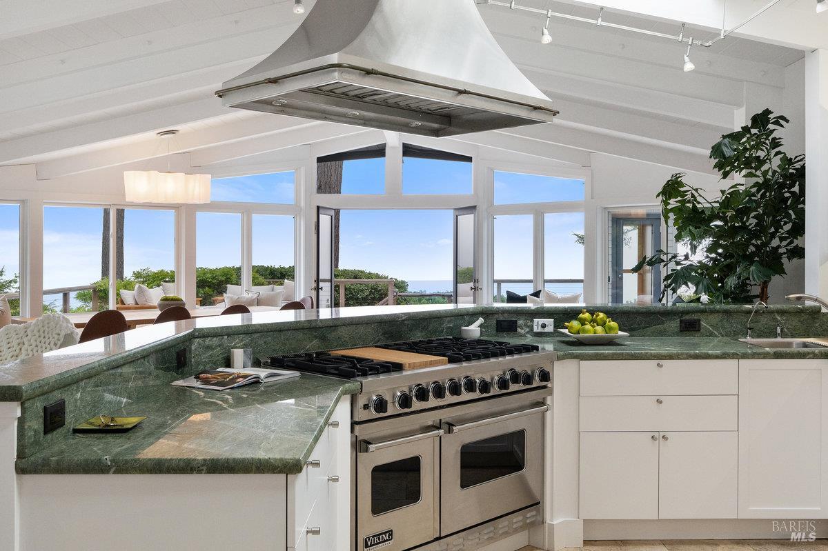 Detail Gallery Image 25 of 99 For 125 Laurel Ave, Stinson Beach,  CA 94970 - 3 Beds | 3 Baths