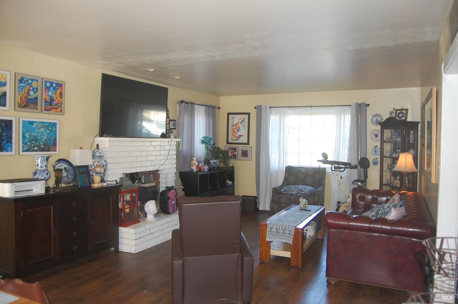 Detail Gallery Image 2 of 17 For 249 Howard Ave, Vallejo,  CA 94589 - 3 Beds | 2 Baths